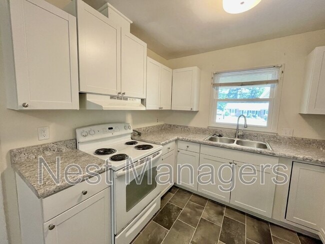 Building Photo - 717 Rockwood Dr