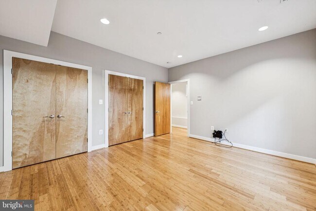 Building Photo - 241 R St NE