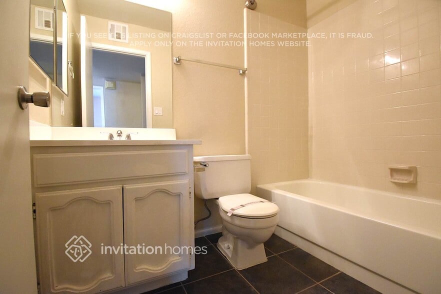 Building Photo - 624 W Keats Ave