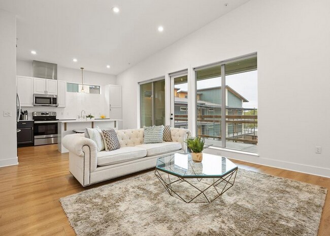 Primary Photo - 4704 Sunset Trail