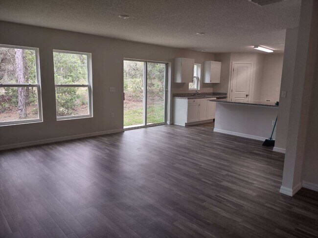 Building Photo - 6248 N Chestnut Terrace