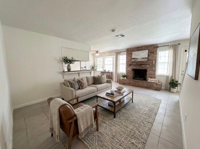 Building Photo - 9706 Crestdale Cir