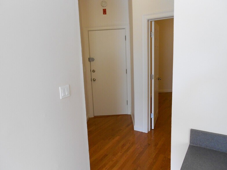 33-11 - 1 Haviland St
