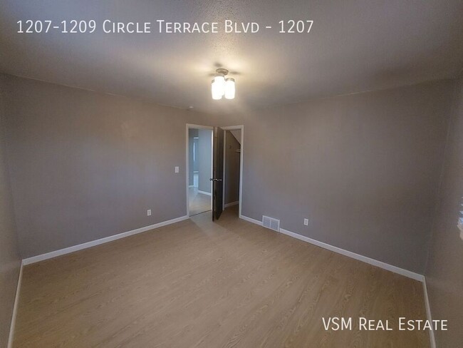 Building Photo - Available NOW! Lower Level 4 Bed / 2 Bath ...