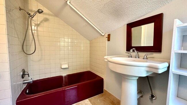 Building Photo - 313 S Lakeside Dr