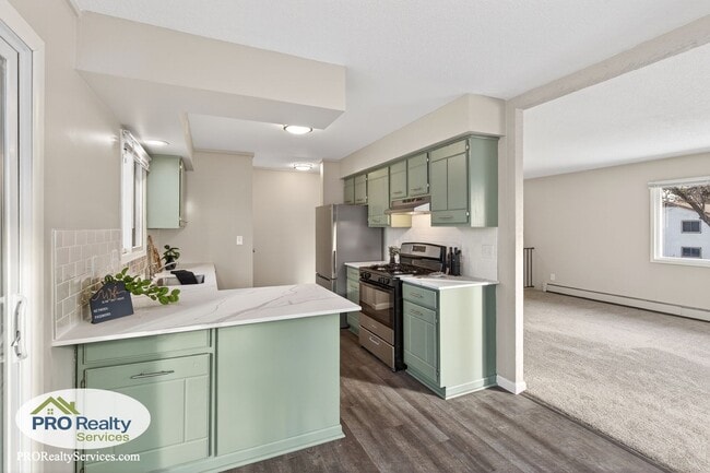 Building Photo - Recently Remodeled 4 Bedroom Home