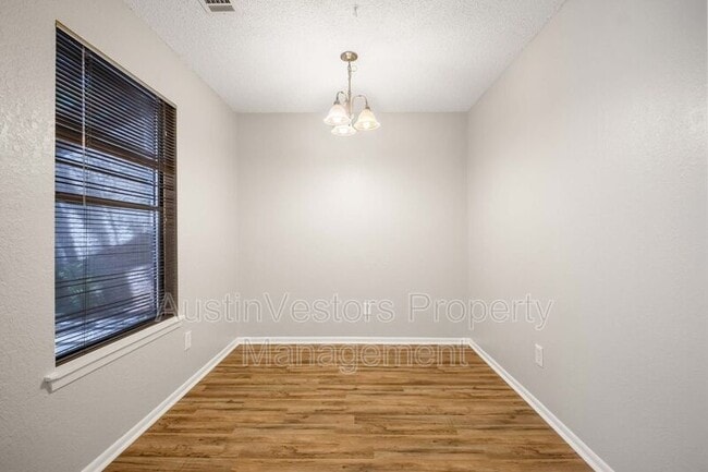 Building Photo - 3815 Menchaca Rd