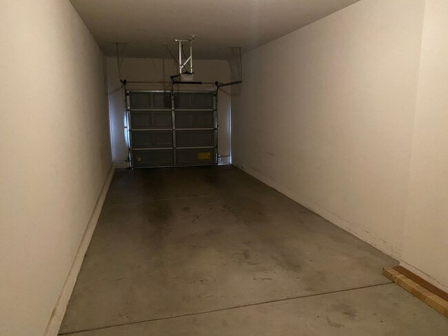 Building Photo - Summerlin!!! Gated!! Downstairs unit!! Tan...