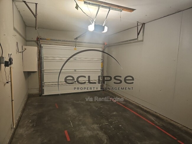 Building Photo - 717 Lee Dr
