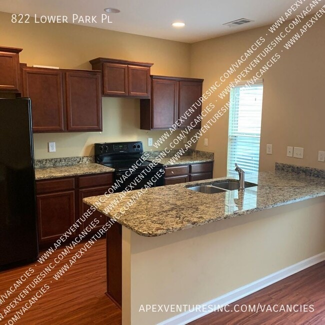 Building Photo - 822 Lower Park Pl