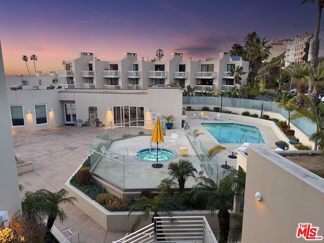 Building Photo - 7301 Vista Del Mar