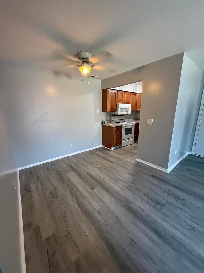 Building Photo - 7708 Manor Cir