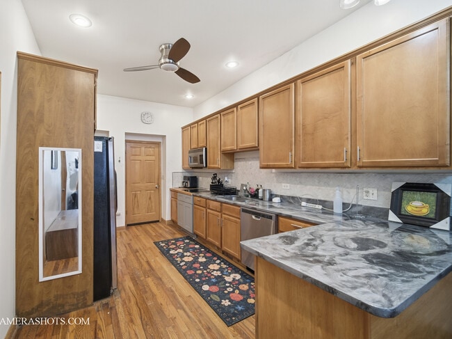 Building Photo - 2452 W Arthington St