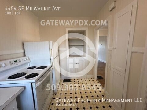 Building Photo - 4454 SE Milwaukie Ave