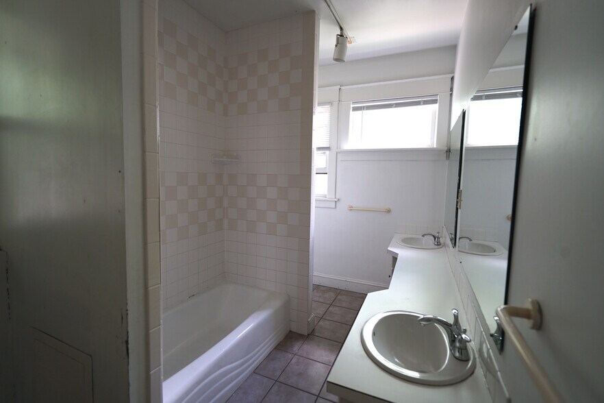 Building Photo - 942 Missouri St