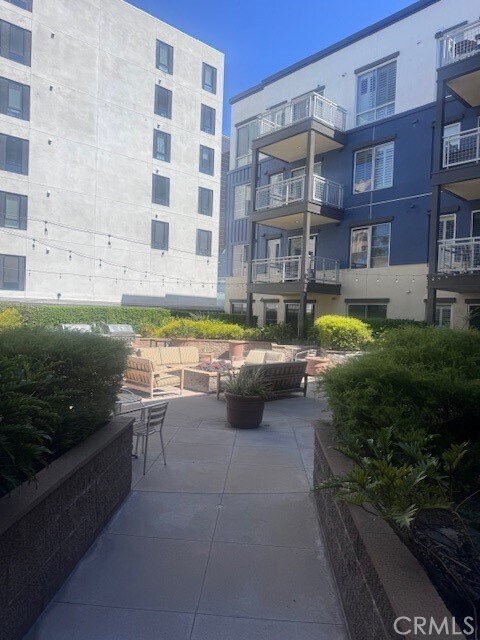 Building Photo - 150 The Promenade N