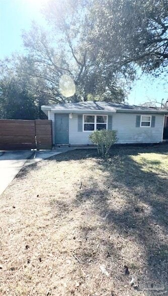 Building Photo - 1010 Hawthorn Dr