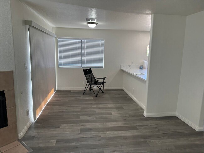 Building Photo - SW!! 2 Bedroom Condo!! 1st Floor!! Newly r...