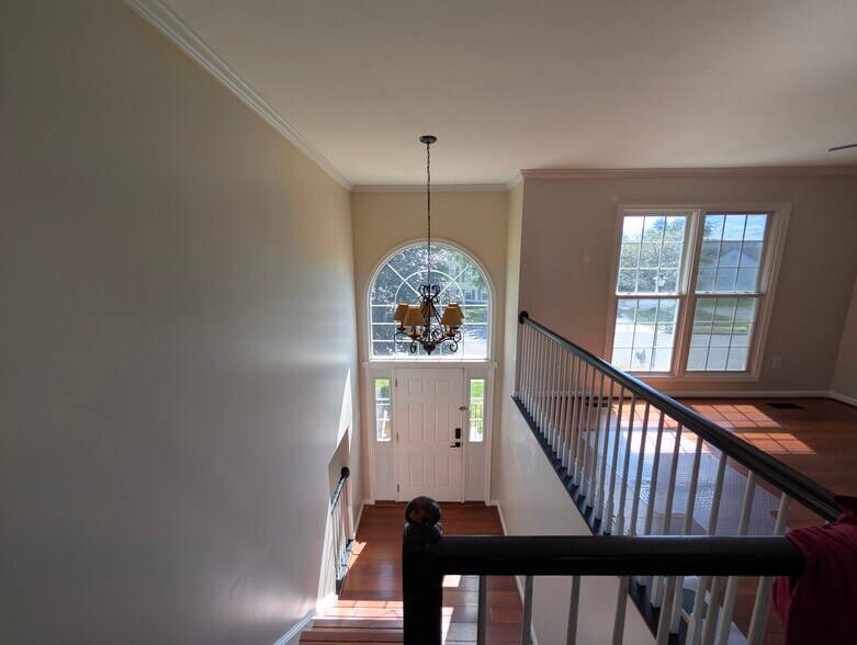 Building Photo - 212 Silver Stone Dr