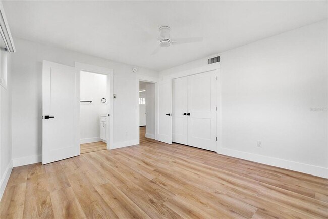 Building Photo - 7160 Shore Dr S