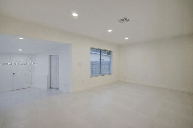 Building Photo - 1101 NW 14th Ct