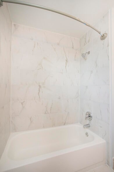 bathtub - 105 Jacksons Retreat Ct