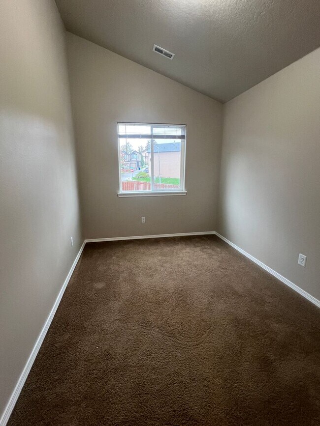 Building Photo - 3 Bedroom 2.5 Bath Home in Kelly Creek Estates
