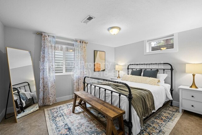 Building Photo - 3870 N Honeysuckle Dr