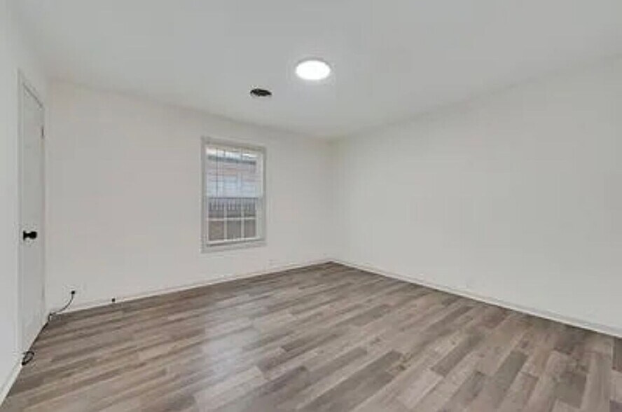 Building Photo - 725 W Brock St