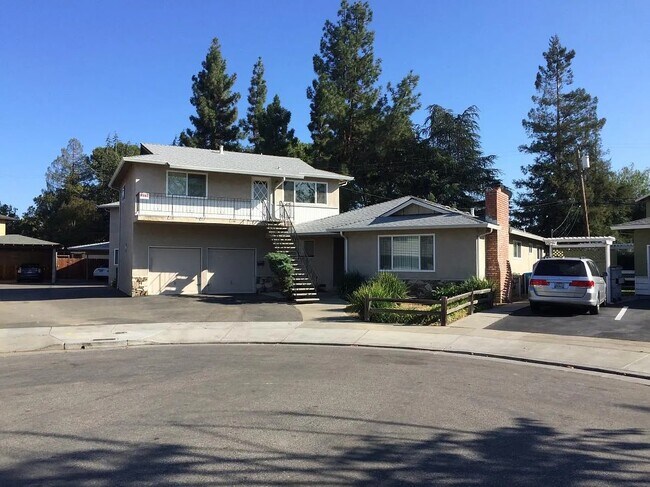 Building Photo - 10366 Greenwood Ct