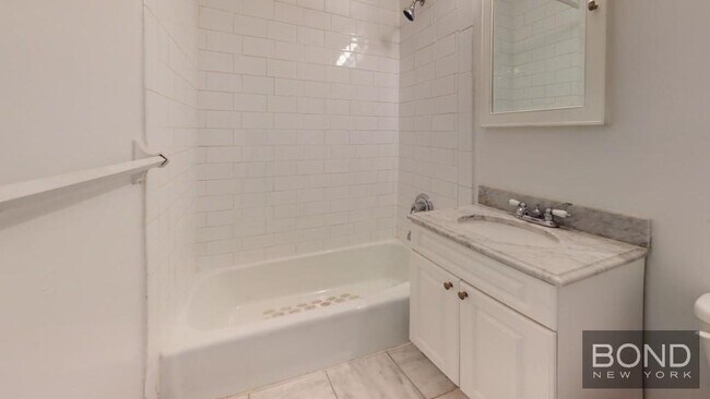 Building Photo - 118 E 92nd St