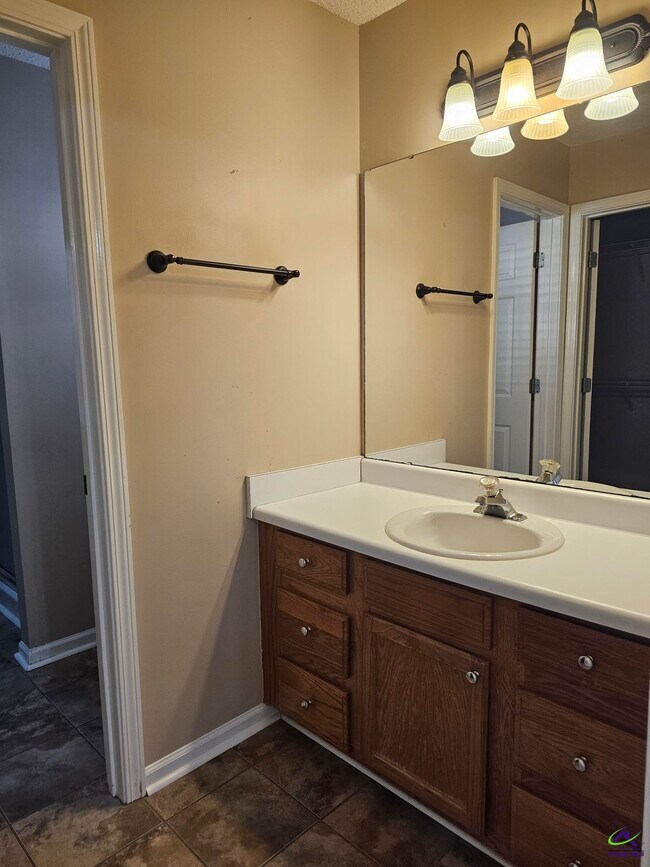 Building Photo - 217 Willis Creek Rd