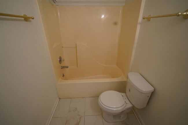 Building Photo - 2501 Crestline Ct