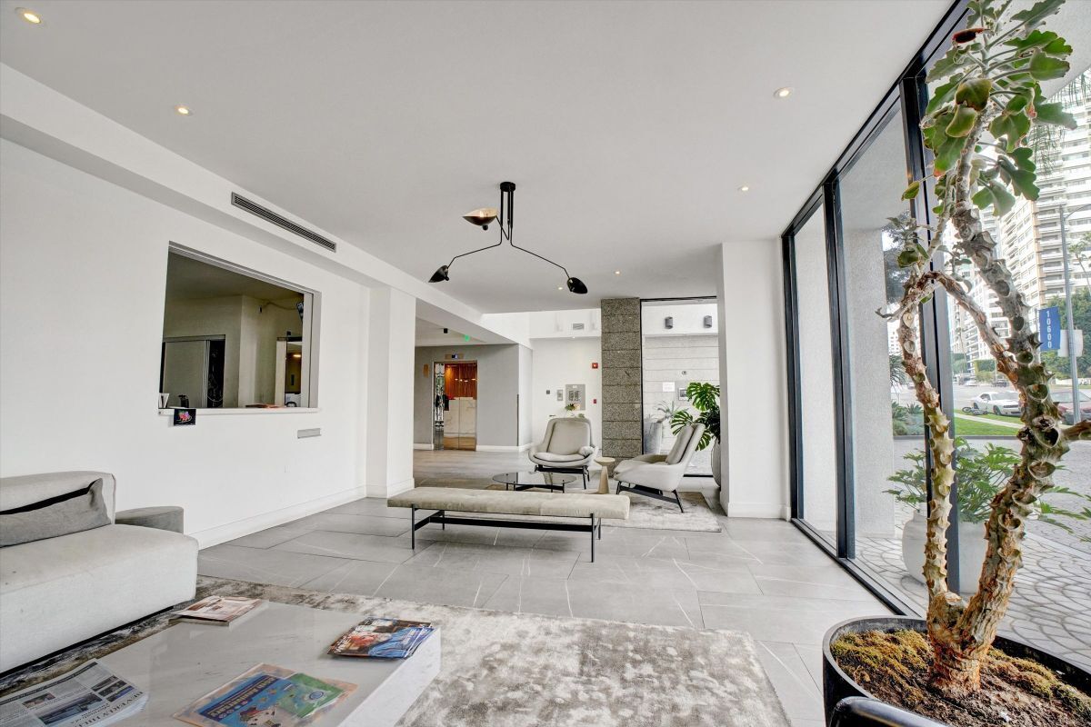 Building Photo - 10600 Wilshire Blvd