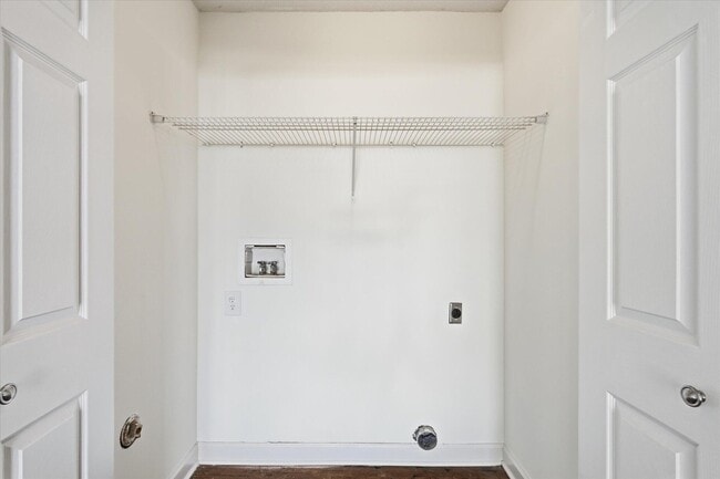 Building Photo - 421 S Village Cir