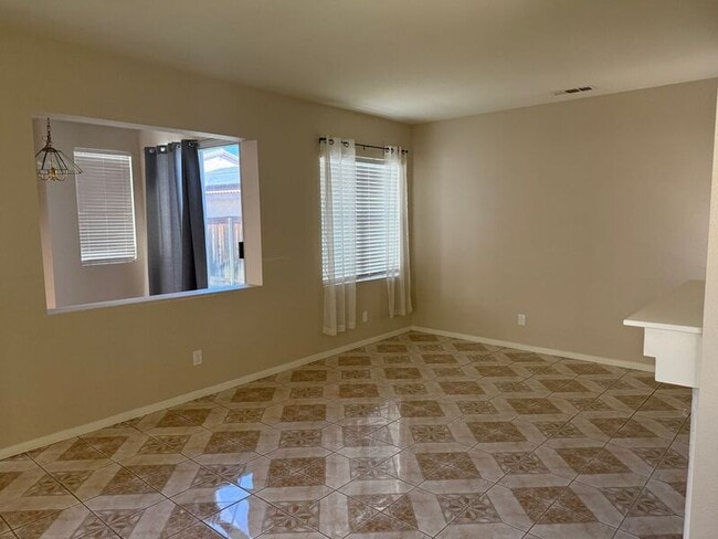 Building Photo - 39545 Warbler Dr