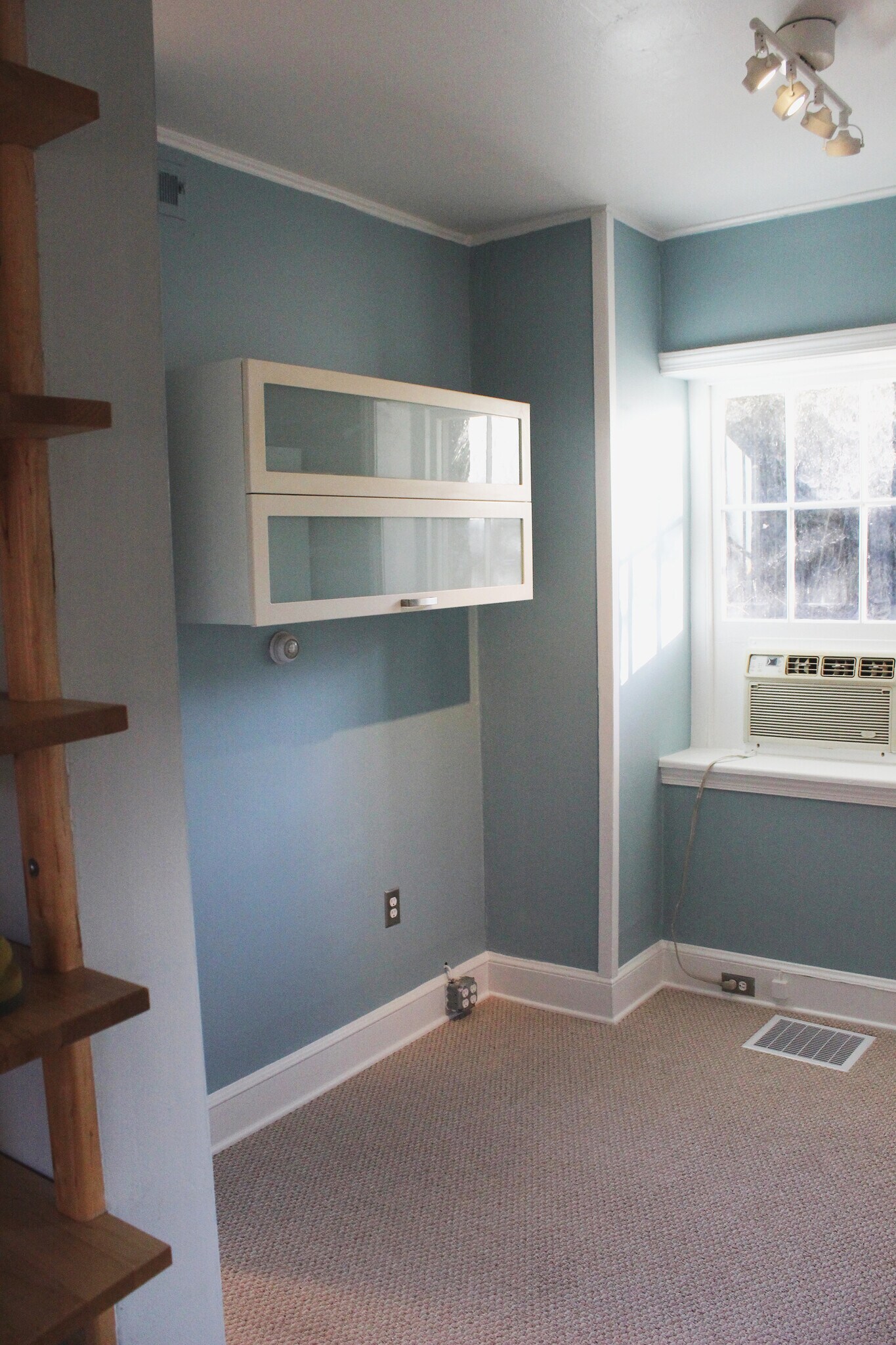 living room - 2948 Albemarle St NW