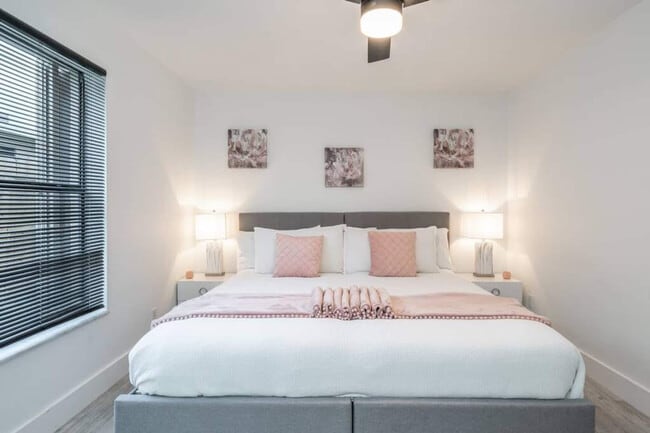 Building Photo - 830 SW 14th Ct