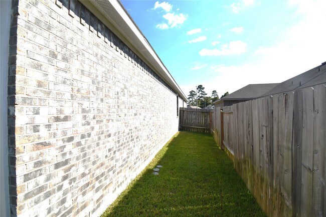 Building Photo - 5930 Dovershire Blf Wy