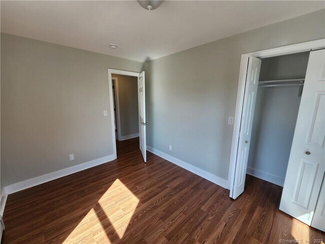 Building Photo - 120 Downing St