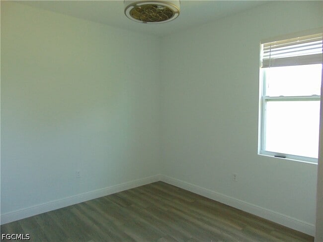 Building Photo - 9020 E Castle Cir