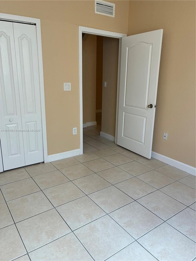 Building Photo - 1536 SE 25th St