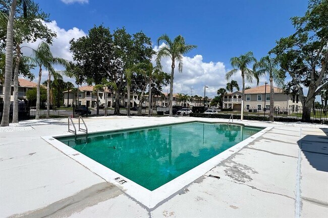 Building Photo - 13300 Fairway Glen Dr