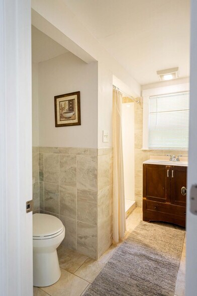 Building Photo - 253 Main St