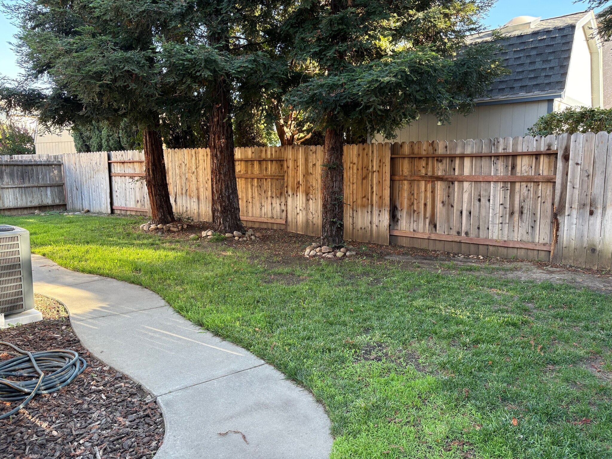 Building Photo - 905 Sapphire Cir
