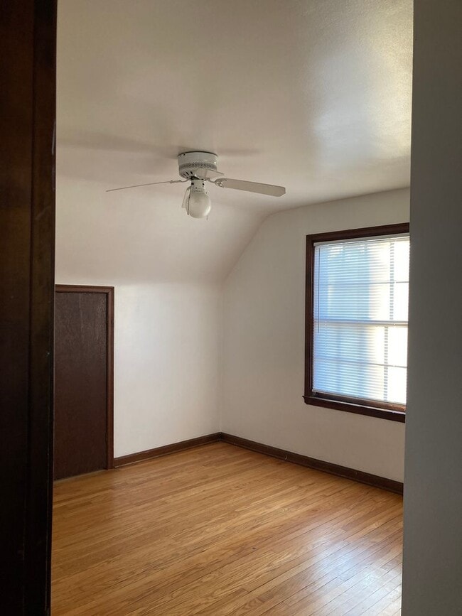 Building Photo - Move in bonus! Charming two story 2 bedroom home