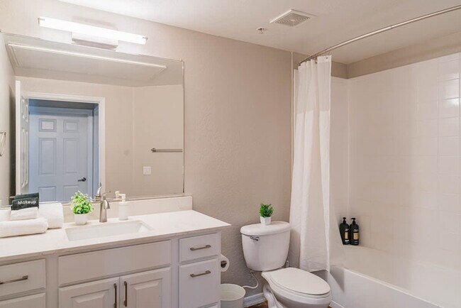 Building Photo - 1275 E University Dr