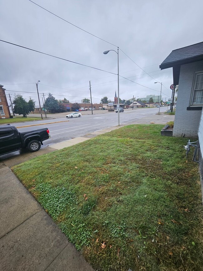 Building Photo - 4bed/2bath house