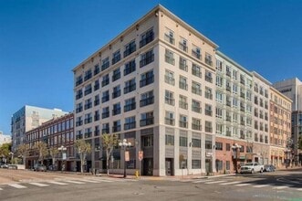 Building Photo - 445 Island Ave