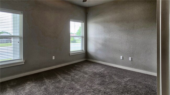 Building Photo - 1690 N Izard Ln